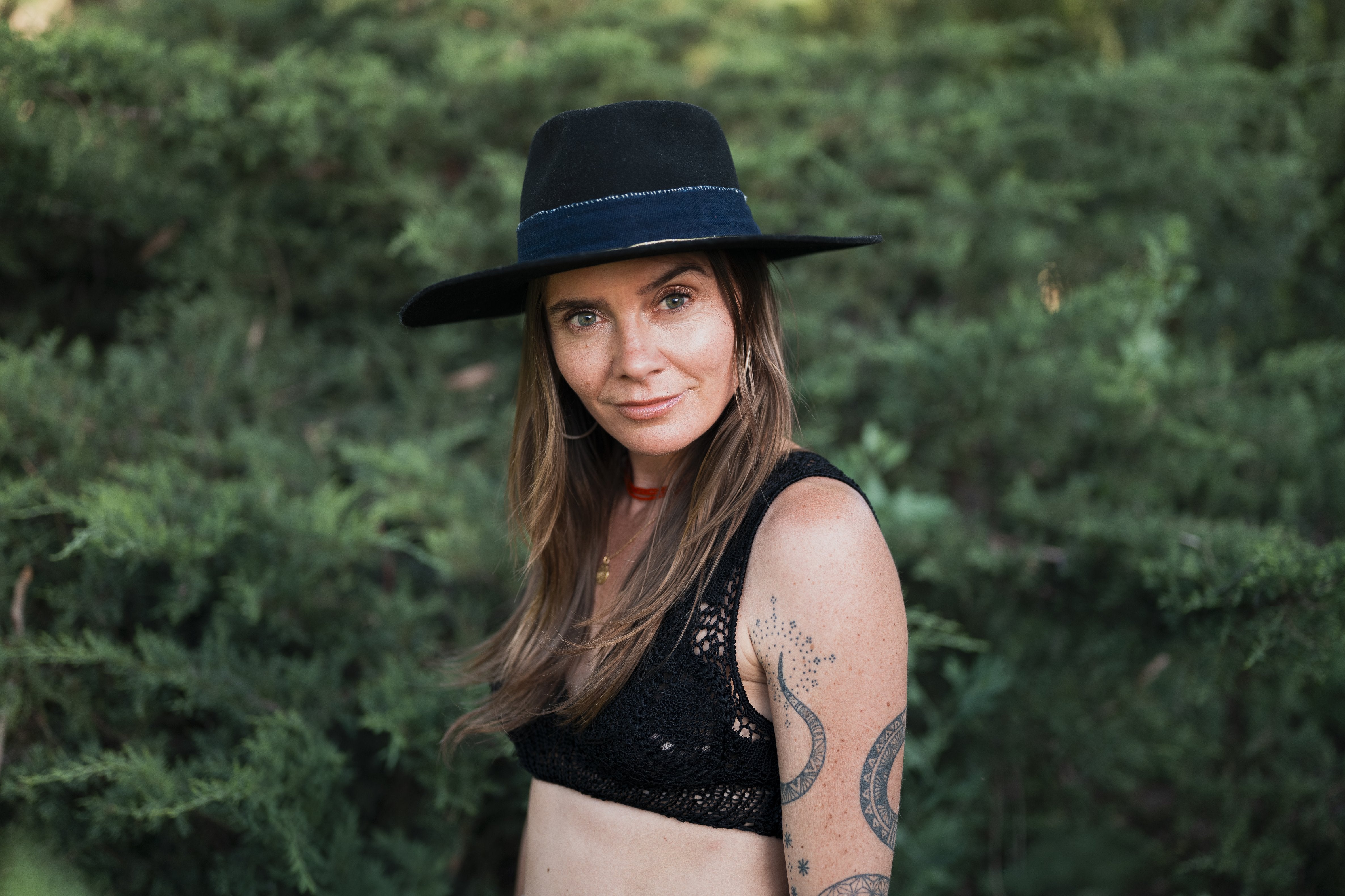 Coyote Call hat worn by model, front view.