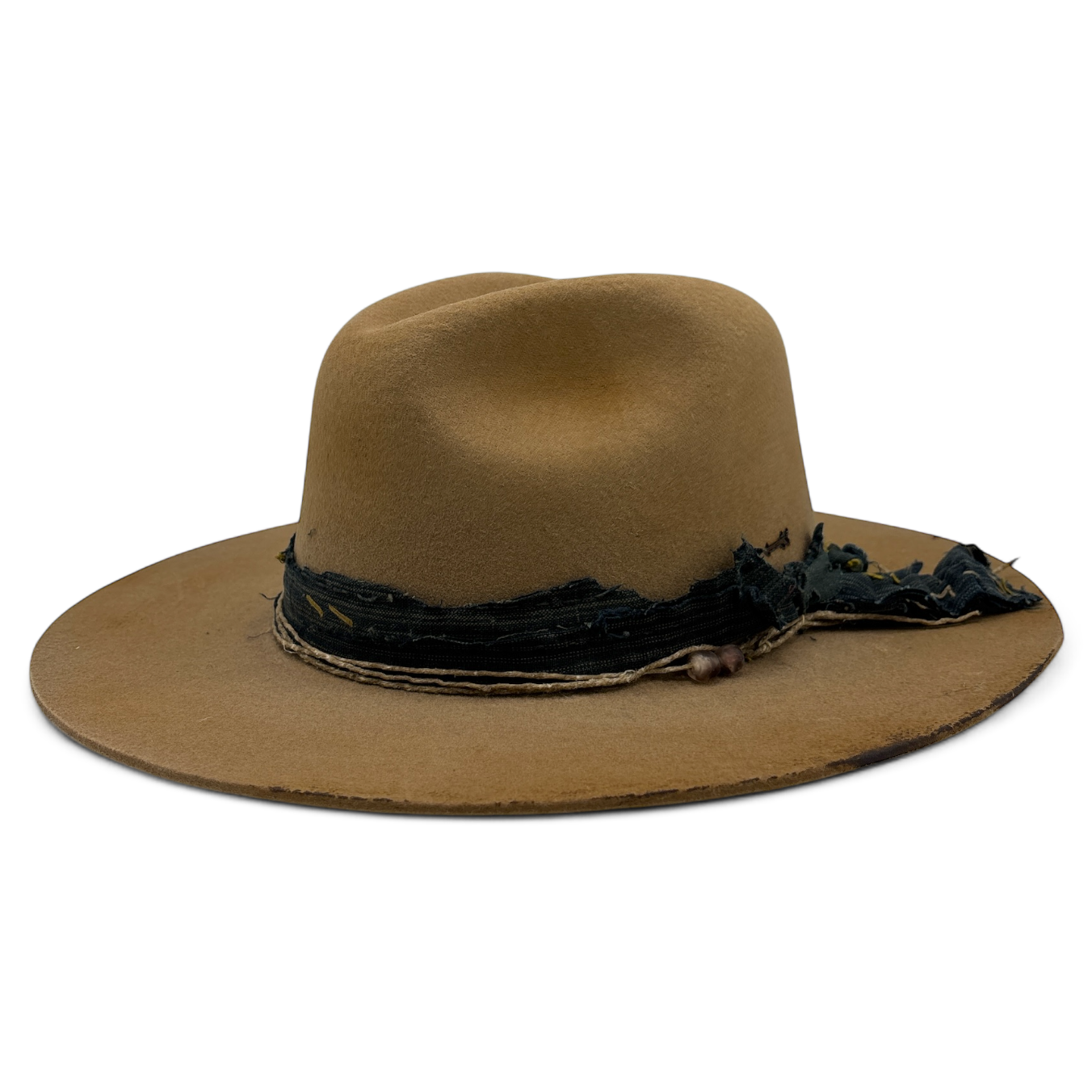 Sigue la Flecha handmade hat by Hampui Hats — front view on transparent background