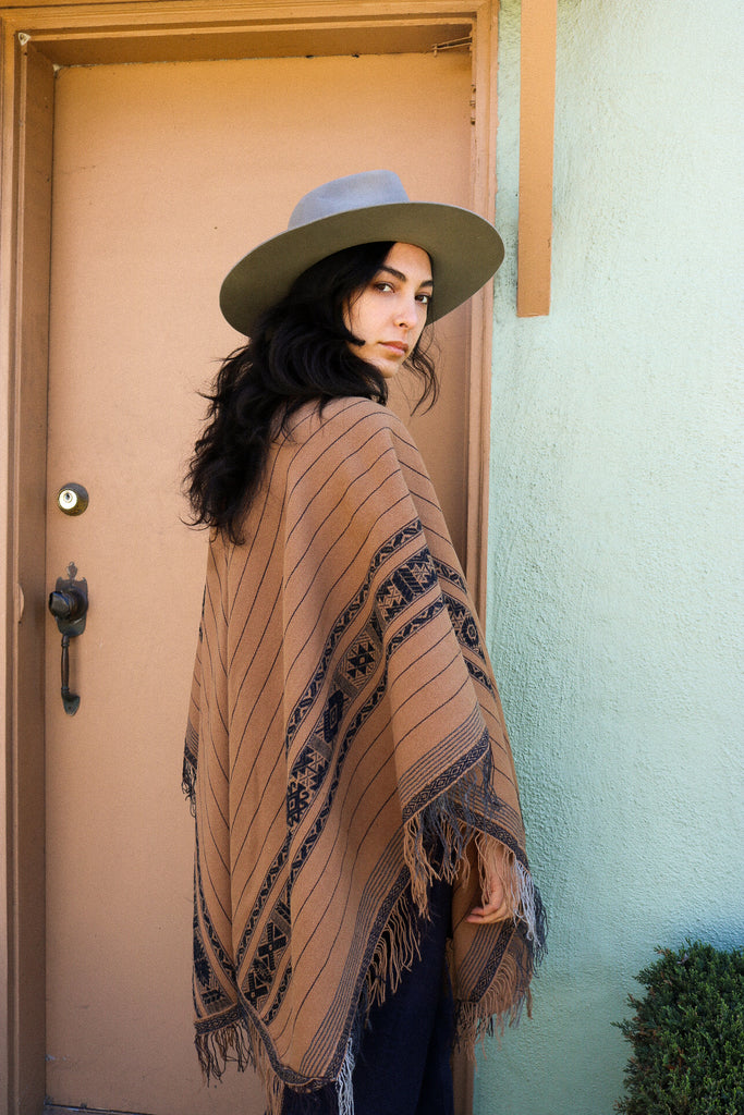 Poncho #6 - Doña Alicia